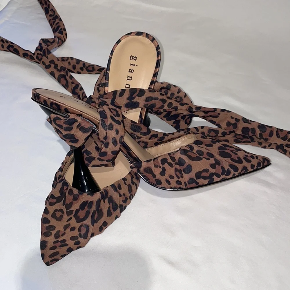 Dillards Woman’s 9.5 leopard Gianni Bini tie-up high heels. - Picture 1 of 8